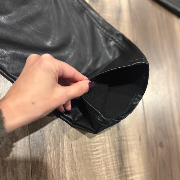 ✨Abercrombie & Fitch✨ Black Vegan Leather Ankle Straight Ultra High Rise 25/0 XS - Picture 8 of 12